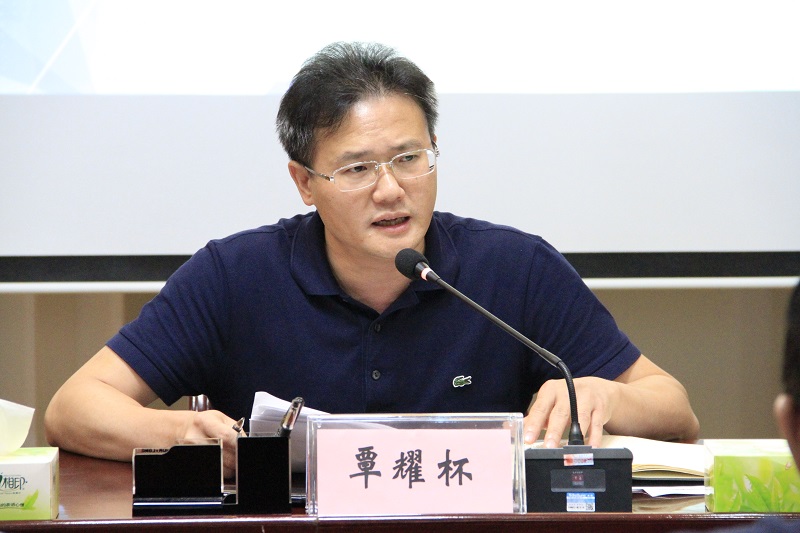 2.覃耀杯總經(jīng)理傳達(dá)全市及全市商務(wù)系統(tǒng)創(chuàng)建文明城市整改提升工作再動員大會精神并作動員講話.JPG