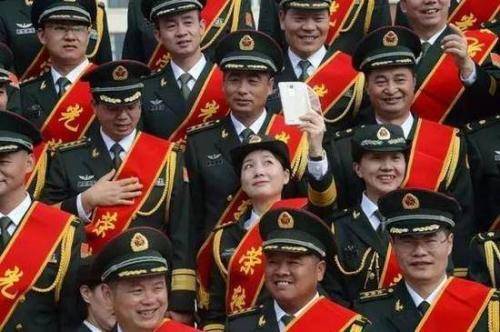軍官轉(zhuǎn)業(yè)政策最新探索，小巷獨(dú)特風(fēng)味與轉(zhuǎn)業(yè)安置新動(dòng)向