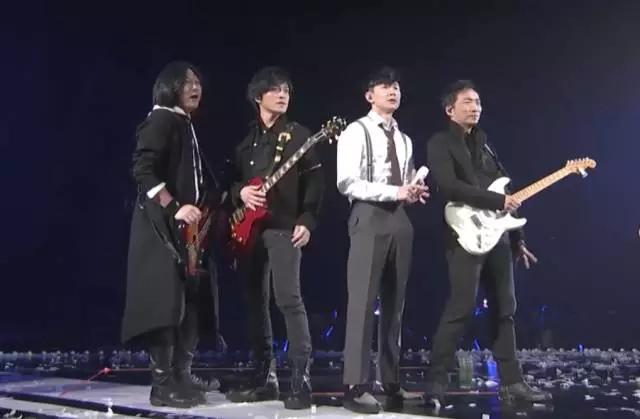 林俊杰最新翻唱歌曲，小巷深處的音樂與美食之旅